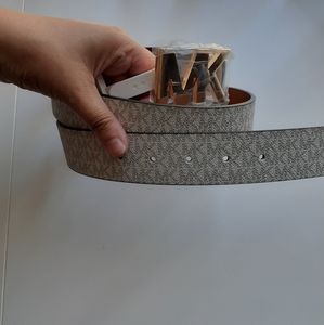 Michael kors twist reversible belt size M logo